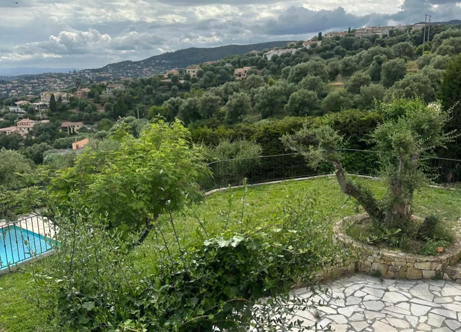 Hebergement Chambre Double Avec Jardin Et Piscine Saint-André منزل للإقامة
